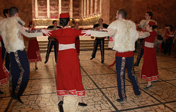 Ансамбль народного армянского танца "Зартонк"