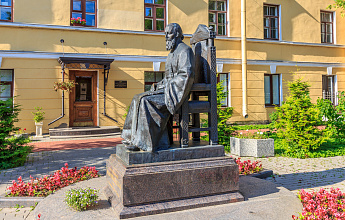 Памятник святому праведному Иоанну Кронштадтскому